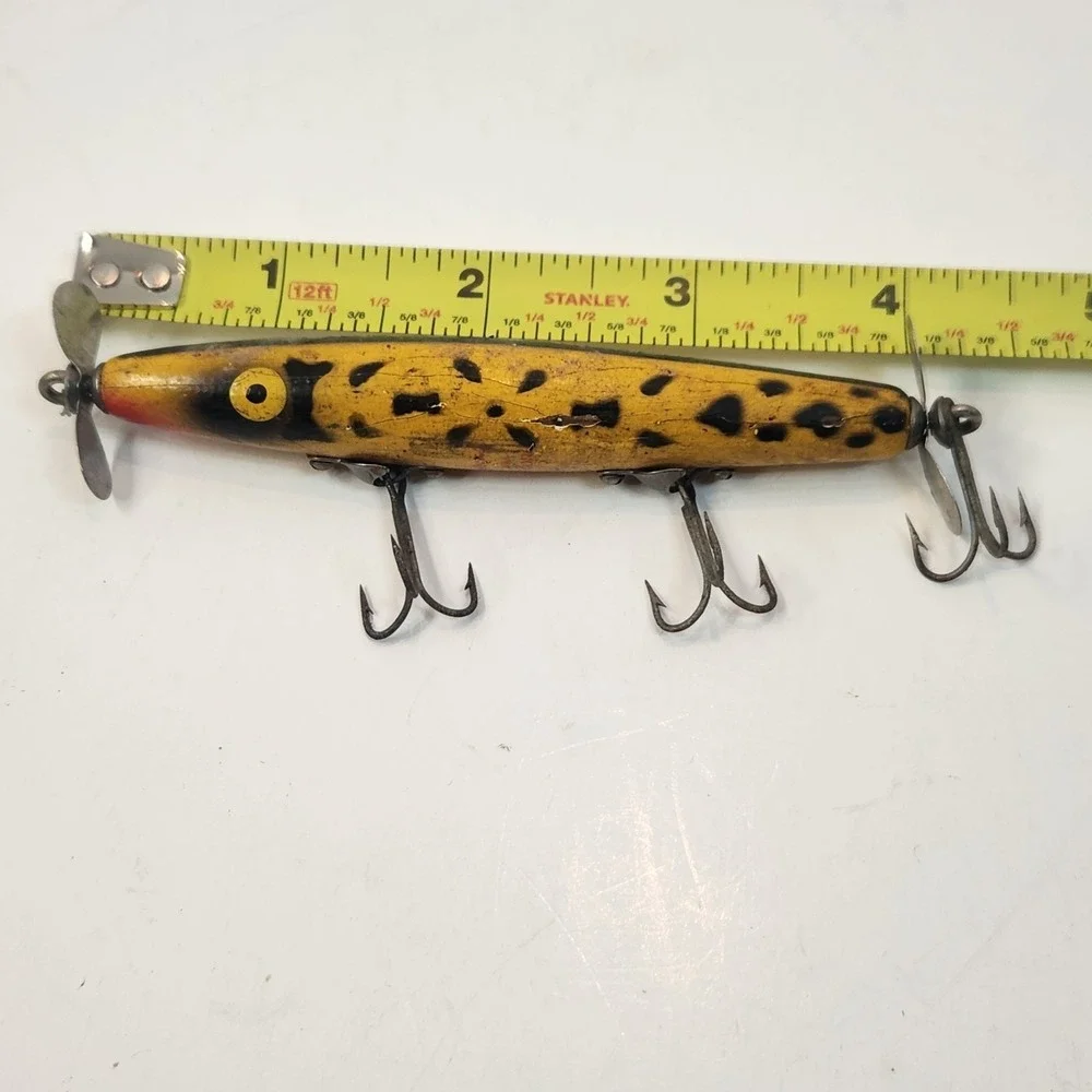 Wooden Shakespeare Slim Jim Yellow Coach Dog Fishing Lure VINTAGE Angling Bass